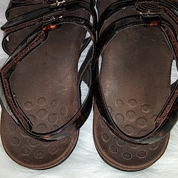 Vionic Amber Tortoise Sandals‎ - Picture 4 of 8